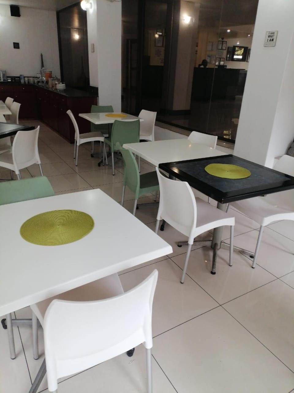 Airport Inn And Suites Edenvale Ngoại thất bức ảnh